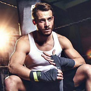 Ünlü oyuncu Kerem Bursin. Instagram hesabından yaptığı Muhammed Ali paylaşımıyla