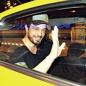 Murat Boz, “Dönerse Senindir” filmin çekimlerindeydi. Basın mensuplarına görünmemek için