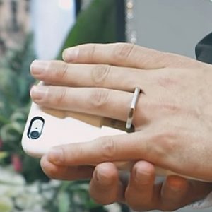 İnsanlar kullandıkları eşyaları sevebilir, mesela telefonlarını. Şahsen telefonumda önemli arıza