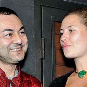 Serdar Ortaç, önceki gece eşi Chloe Loughnan ile birlikte Ulus’taki