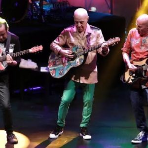 7’den 70’e herkesin bildiği şarkılarıyla Türk Pop Müziği’ne yön veren
