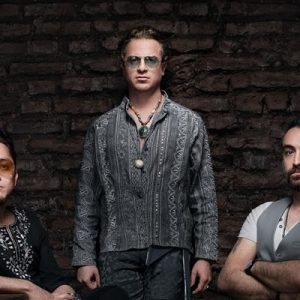 Modern rock ile klasik Türk müziği ezgilerini birleştiren Los Angeles