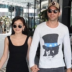 Kadir Doğulu, son olarak Neslihan Atagül ile Zincirlikuyu’da bir AVM’de