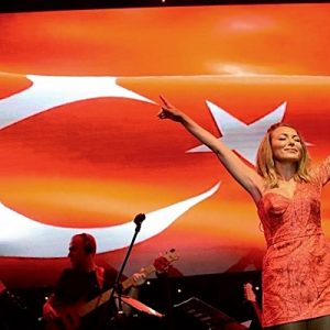 Önceki akşam Kaya Palazzo Belek yaz konserleri kapsamında sahne alan