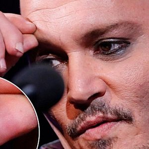 Ünlü oyuncunun ayrılmak üzere olduğu eşi Amber Heard, Depp’in parmağını