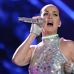 Katy Perry, 2016 Rio Olimpiyatları için yazdığı “Rise” şarkısının klibini