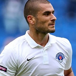 Galatasaray, Kasımpaşalı futbolcu Eren Derdiyok’u resmen sarı-kırmızılı renklere bağladı. Sarı-kırmızılı