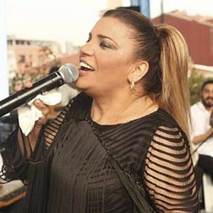 Kibariye İzmir konserinde 3 aylık hamile olduğunu açıkladı. Eşi Ali