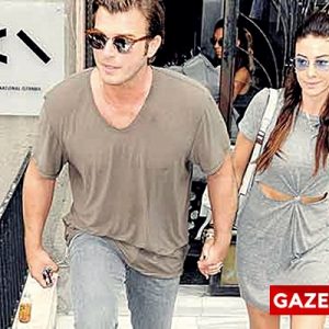 Kıvanç Tatlıtuğ, reklam filmi çekimleri için Nişantaşı’ndaydı. Yanında ise eşi