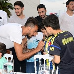 Fenerbahçe’nin milli futbolcusu Mehmet Topal ve eşi Selda Topal, 5