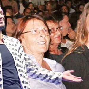 Murat Boz, önceki akşam Harbiye Açıkhava’da sahneye çıktı. Konseri yaklaşık