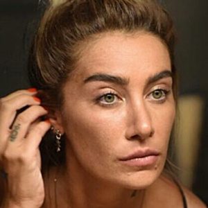 Mesleği gereği renkli dünyayla iç içe olan Sıla, bu duruma
