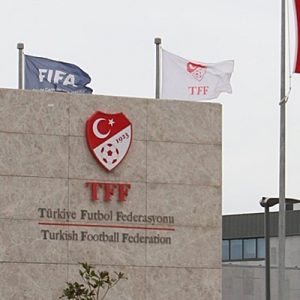 Türkiye Futbol Federasyonu, liglerin başlaması kararından geri adım atmadı. Resmi