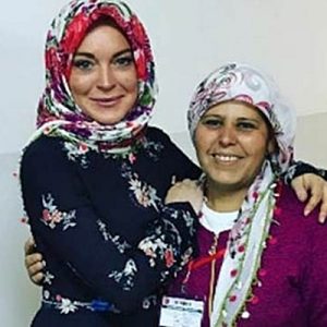 Gaziantep’te bulunan Nizip Konteyner Kentini ziyaret eden Lidsay Lohan, çocuklara