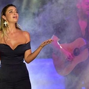 İstanbul ve Bursa konserleri iptal olan Sıla, ilk konserini İzmir’de