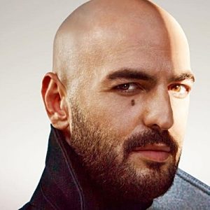 Yıllardır ürettiği hit şarkılarla zirveyi parselleyen Soner Sarıkabadayı yeni single’ı