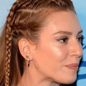 Hakkında estetik yaptırdığıyla ilgili haberler çıkan Sinem Kobal bu iddiaya