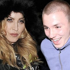 Madonna’nın Guy Ritchie’den olan ve annesiyle yaşamak istemediği için velayet