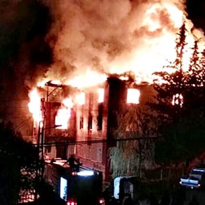 Adana Aladağ’daki öğrenci yurdunda çıkan yangında 11’i öğrenci 12 kişinin