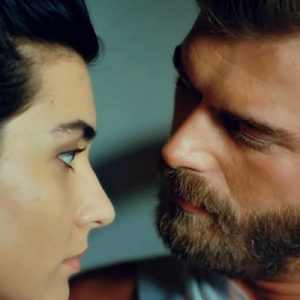 Ay Yapım imzalı, Kıvanç Tatlıtuğ ve Tuba Büyüküstün’ün başrollerini paylaştığı