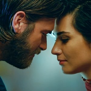 Tuba Büyüküstün ve Kıvanç Tatlıtuğ’un başrollerini paylaştığı Cesur ve Güzel