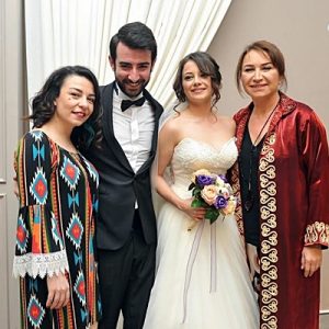 “Demet Akbağ ile Çok Aramızda” soğuk kış gecelerini Pazar eğlencesiyle
