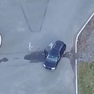 Karısının kendisini aldattığından şüphelenen bir adam, sağlamayı drone kamera kullanarak