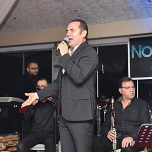 Nossa Costa’da önceki gece romantik şarkıların usta yorumcusu Ferhat Göçer