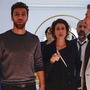 Yapımcılığını Endemol Shine Türkiye’nin üstlendiği, başrollerini Erkan Petekkaya, Ebru Özkan