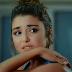 ‘Aşk Laftan Anlamaz’ dizisinde kamera karşısına geçen Hande Erçel’i zorlayan