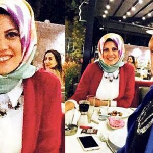 Sosyal medya fenomeni bir restoranda ablası Serap Akbudak’la çektiği bir