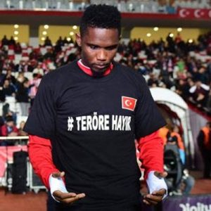Antalyaspor’un yıldız futbolcusu Samuel Eto’o, İstanbul Beşiktaş’taki terör saldırısında hayatını