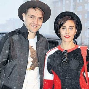 Caner Erkin ve evlilik hazırlığında olduğu oyuncu sevgilisi Şükran Ovalı,