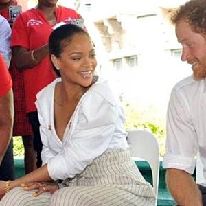 İkili, Rihanna’nın doğduğu ülke olan Barbados’un başkenti Bridgetown’da buluştu ve