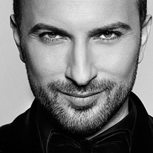 Tarkan, bugün hayranlarına bir sürpriz yaptı. Çocukluk fotoğrafını Instagram’dan paylaşan