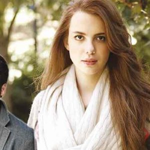 ‘Hangimiz Sevmedik’ dizisinin başrol oyuncuları Selen Soyder ile Can Yaman