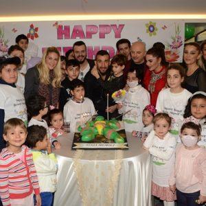 Milli Takım ve Fenerbahçe’nin yıldız futbolcusu Mehmet Topal, lösemili çocuklar