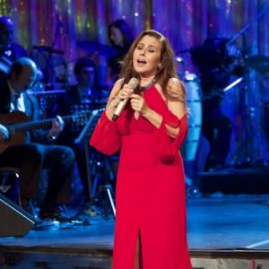 Türk pop müziğinin efsane sesi Nilüfer, 45. sanat yılına özel