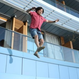 Seyirciyle buluşan “Sen Benim HerŞeyimsin”de Tolga Çevik sahne performanslarında olduğu
