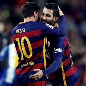 Barcelona’nın Lionel Messi’nin sözleşmesini yenileyebilmek için Arda Turan’ı Çin’e satacağı