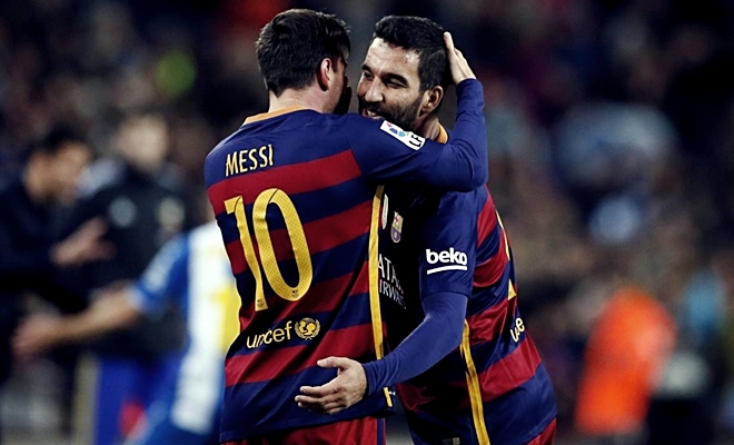 Barcelona’nın Lionel Messi’nin sözleşmesini yenileyebilmek için Arda Turan’ı Çin’e satacağı