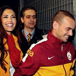 Wesley Sneijder ile eşi Yolanthe Cabau önerilen astronomik ücrete rağmen