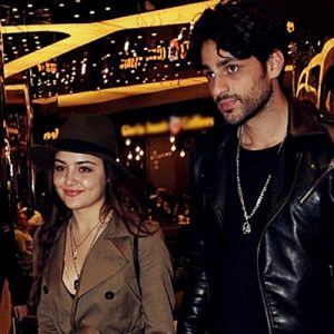 Güzel oyuncu Hande Erçel, kendisi gibi oyuncu olan sevgilisi Ekin