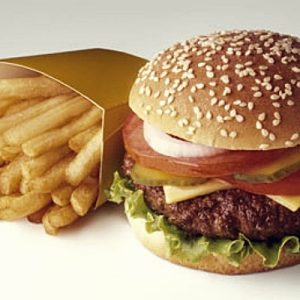 Bir cheesburger veya bir büyük porsiyon patates kızartmasının bile metabolizmayı