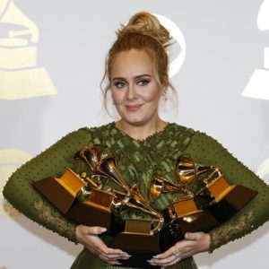 Geçtiğimiz hafta düzenlenen Grammy Ödülleri’nde beş ödül alarak bir rekora