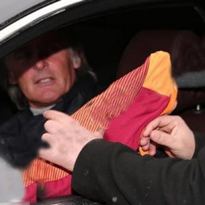 Galatasaray’dan gönderilen Riekerink, oyuncularla vedalaşmak için Florya’ya gelmişti. Florya’nın çıkışında