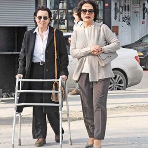 Fatma Girik, ameliyat sonrası ilk kez sokağa Kuruçeşme’de çıktı! Yürüteçle