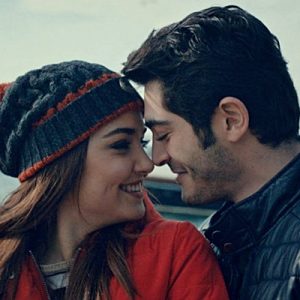 19 Şubat akşamı yayınlanan final bölümünün ardından Hande Erçel sosyal