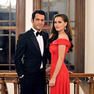 Fahriye Evcen ve Murat Yıldırım’ın başrollerinde yer aldığı, büyük bir