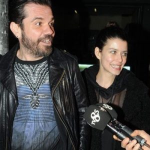 Kenan Doğulu ve Beren Saat çifti önceki akşam oyuncu arkadaşları